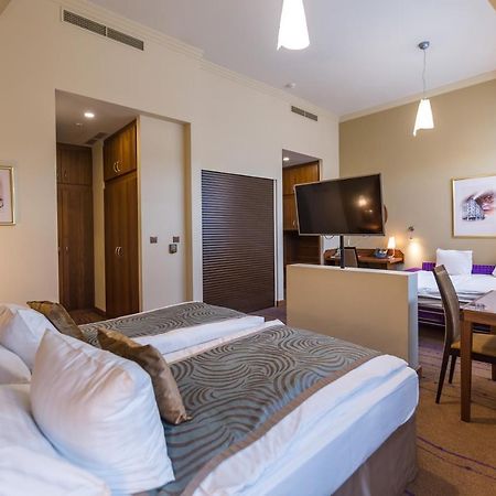 Merchants Crown Suites And Spa ปราก ภายนอก รูปภาพ Suite