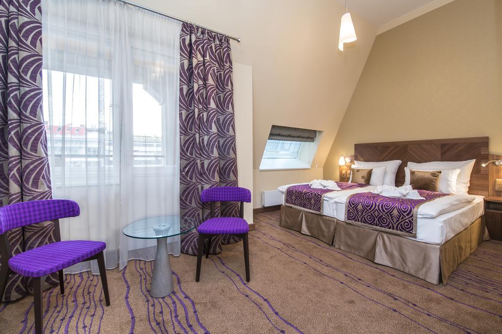 Merchants Crown Suites And Spa ปราก ภายนอก รูปภาพ