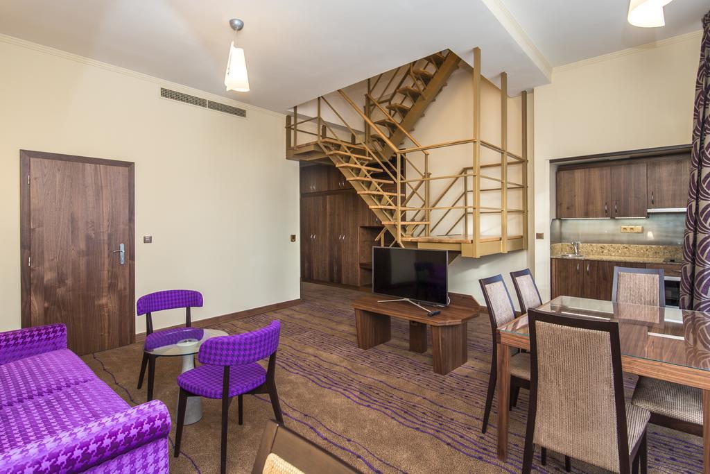 Merchants Crown Suites And Spa ปราก ภายนอก รูปภาพ A typical apartment