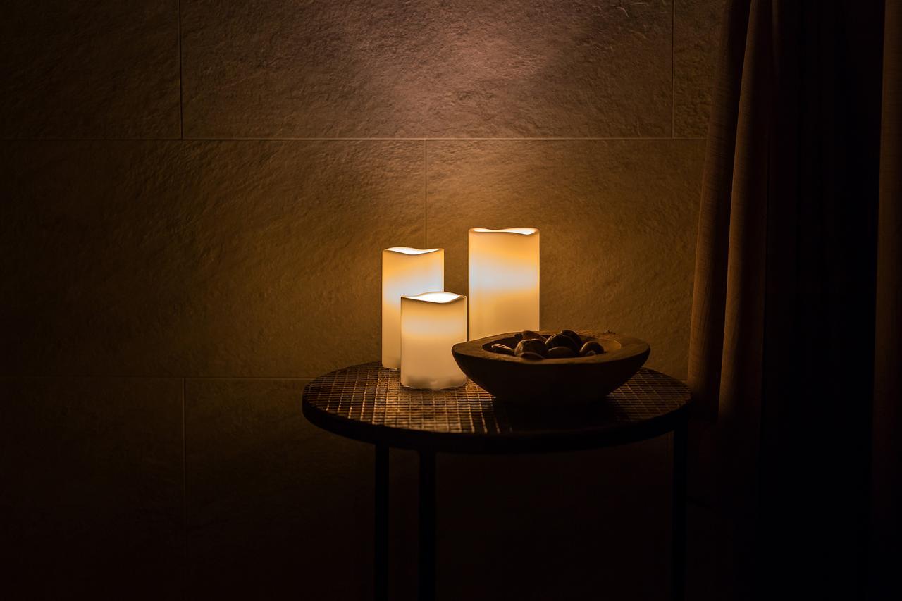 Merchants Crown Suites And Spa ปราก ภายนอก รูปภาพ Candles