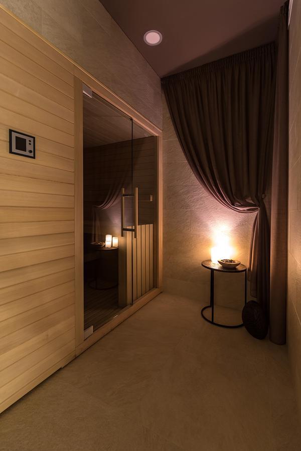 Merchants Crown Suites And Spa ปราก ภายนอก รูปภาพ A modern Finnish sauna