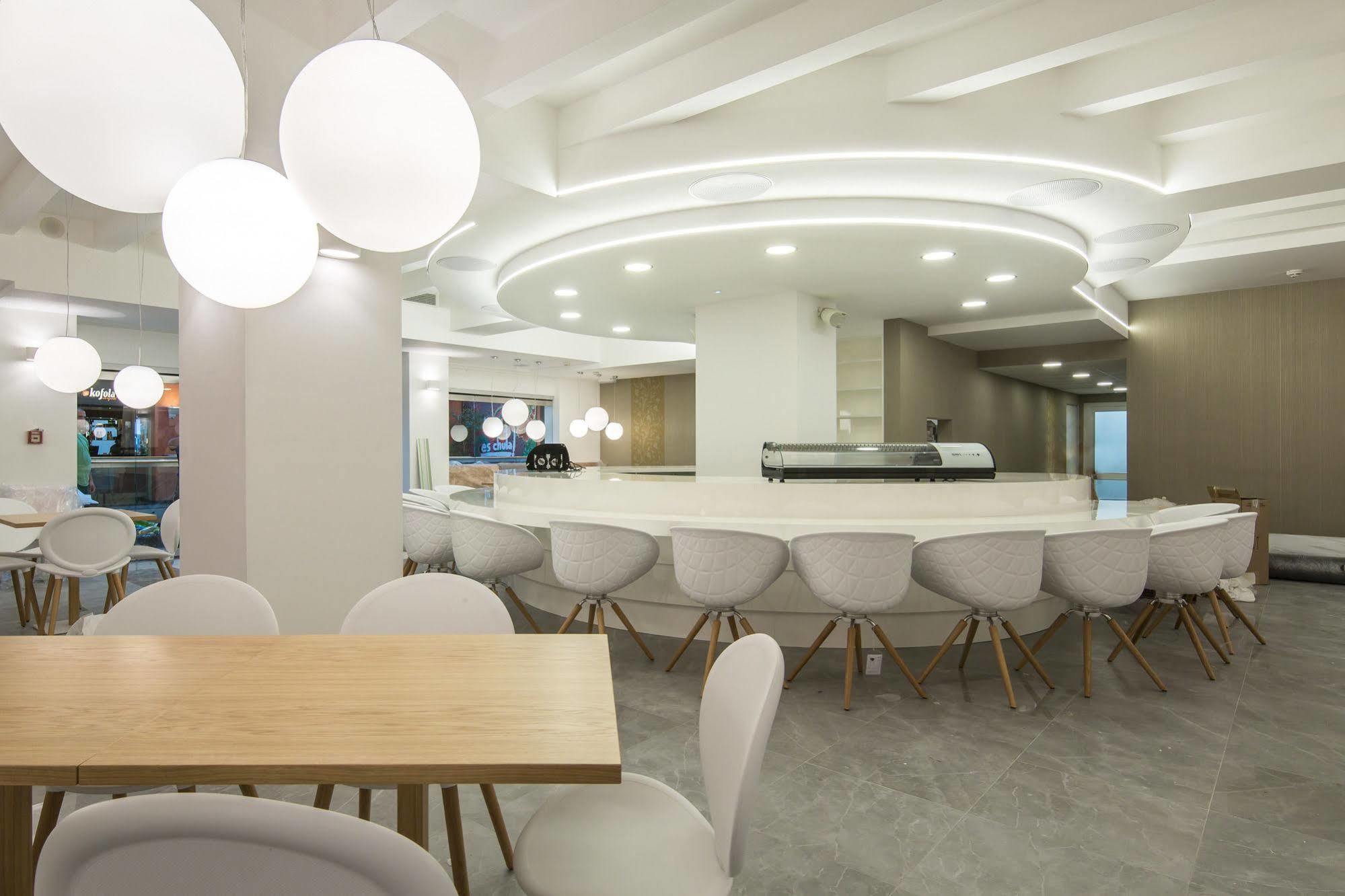 Merchants Crown Suites And Spa ปราก ภายนอก รูปภาพ The restaurant