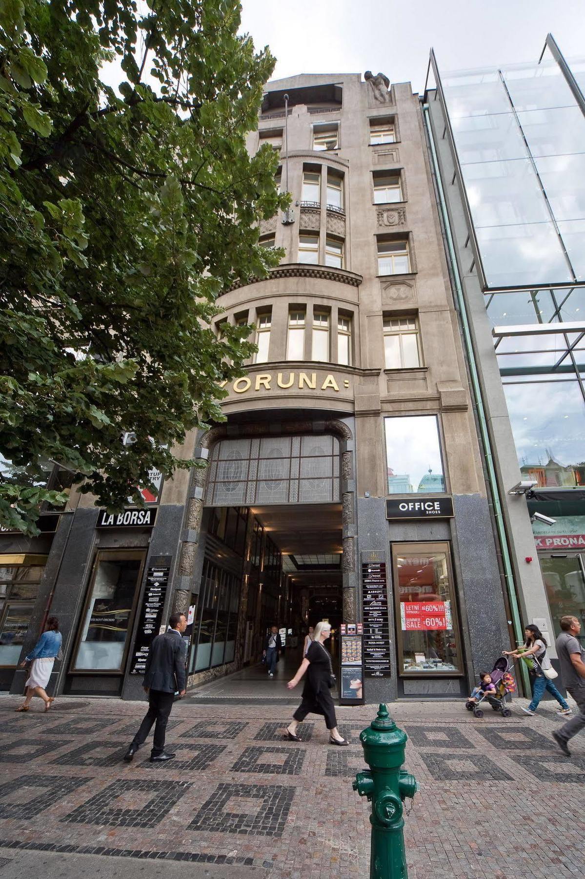 Merchants Crown Suites And Spa ปราก ภายนอก รูปภาพ The Brussels Stock Exchange