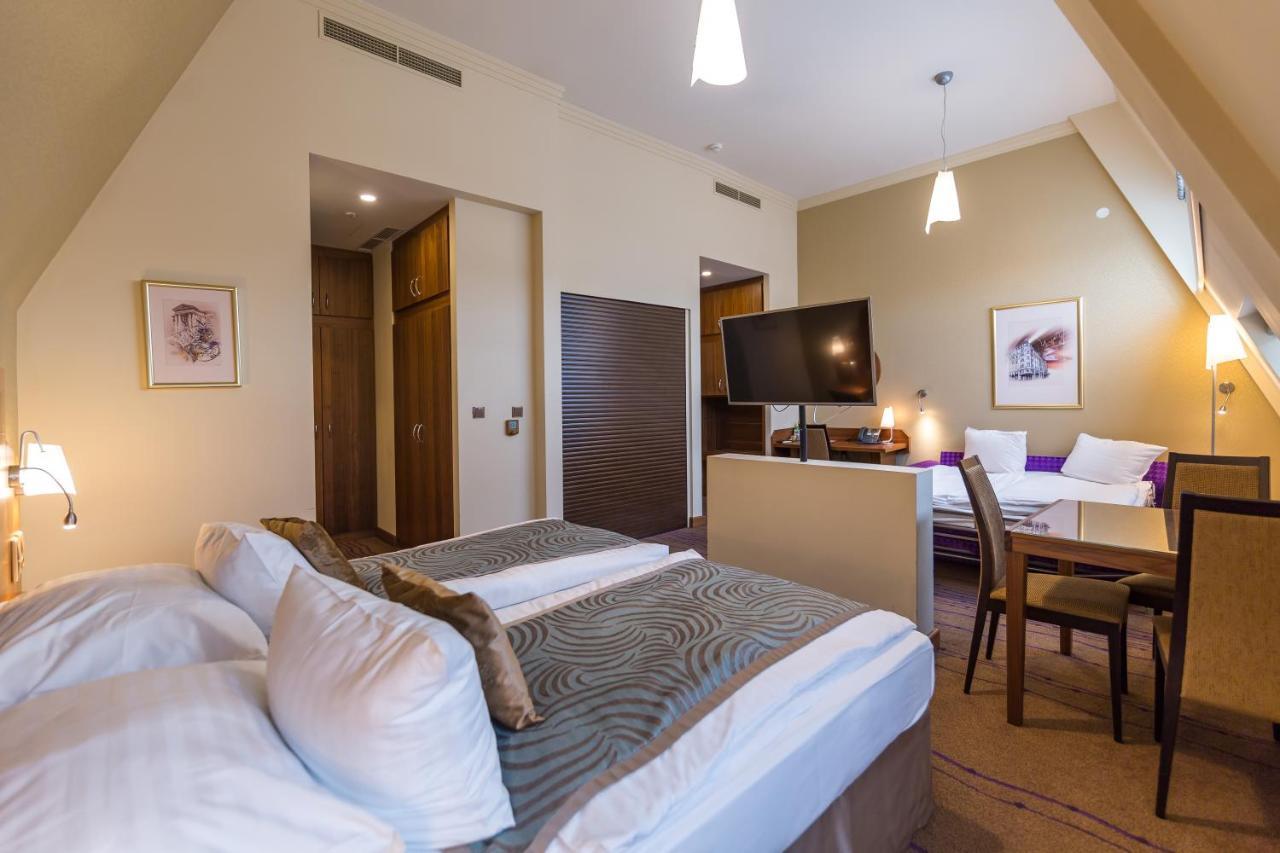 Merchants Crown Suites And Spa ปราก ภายนอก รูปภาพ Suite
